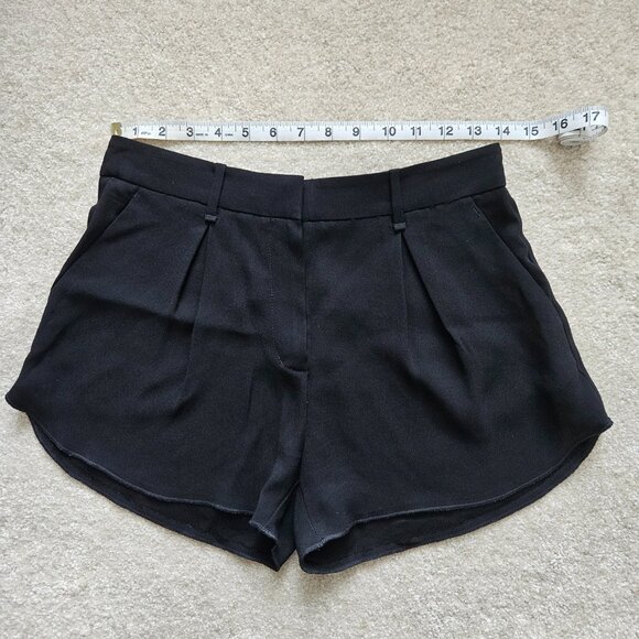 Aritzia - Black Babaton Dress Shorts - Picture 4 of 4